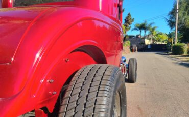 Ford-three-window-coupe-1932-red-27