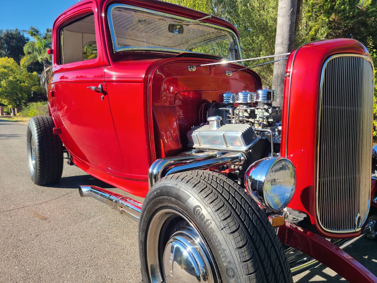 Ford-three-window-coupe-1932-red-28