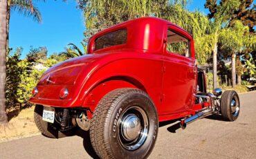 Ford-three-window-coupe-1932-red-3