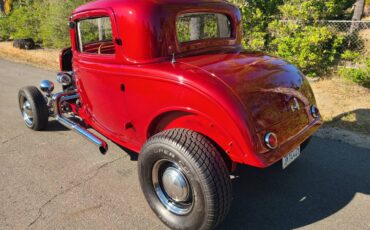 Ford-three-window-coupe-1932-red-30