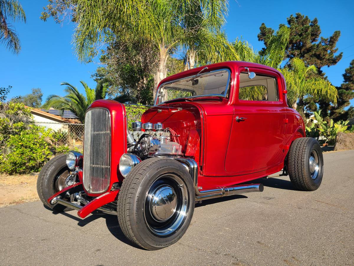 Ford-three-window-coupe-1932-red-32