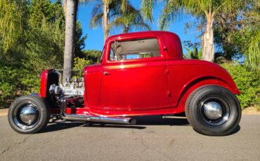 Ford-three-window-coupe-1932-red-33