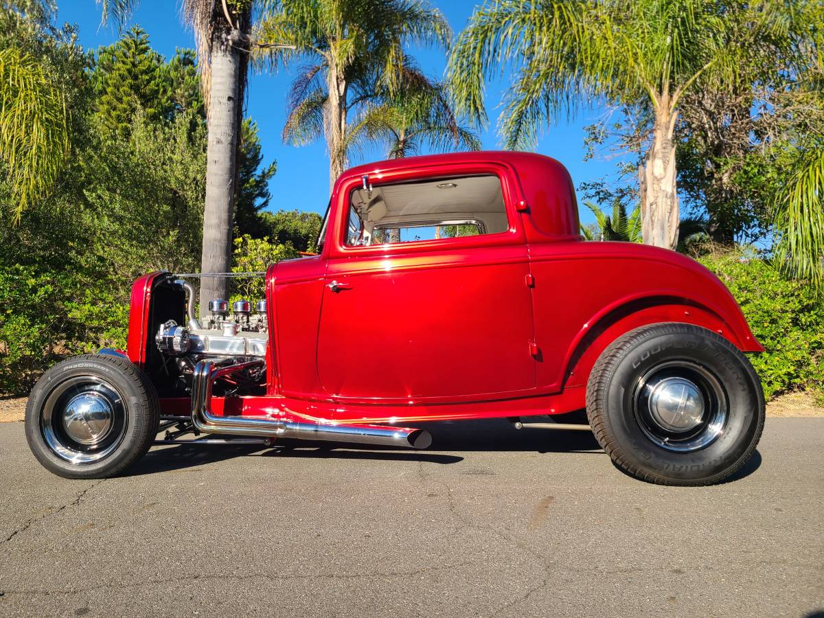 Ford-three-window-coupe-1932-red-33
