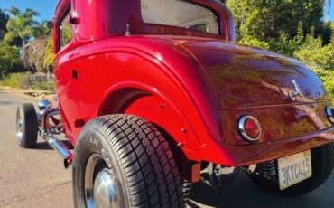 Ford-three-window-coupe-1932-red-34