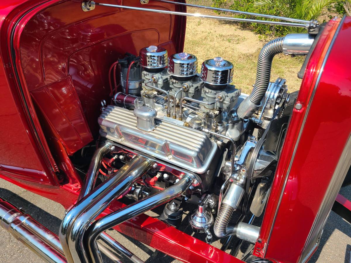 Ford-three-window-coupe-1932-red-35