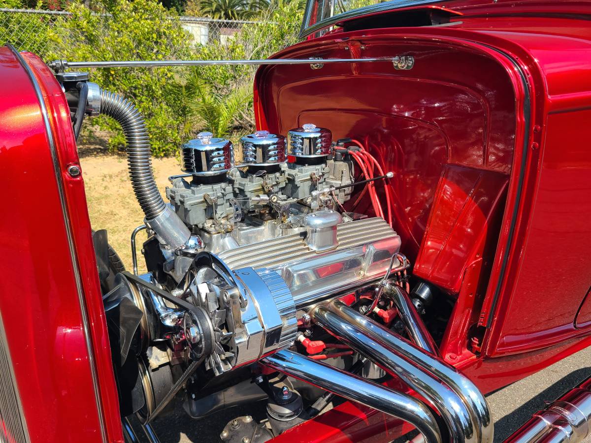Ford-three-window-coupe-1932-red-36