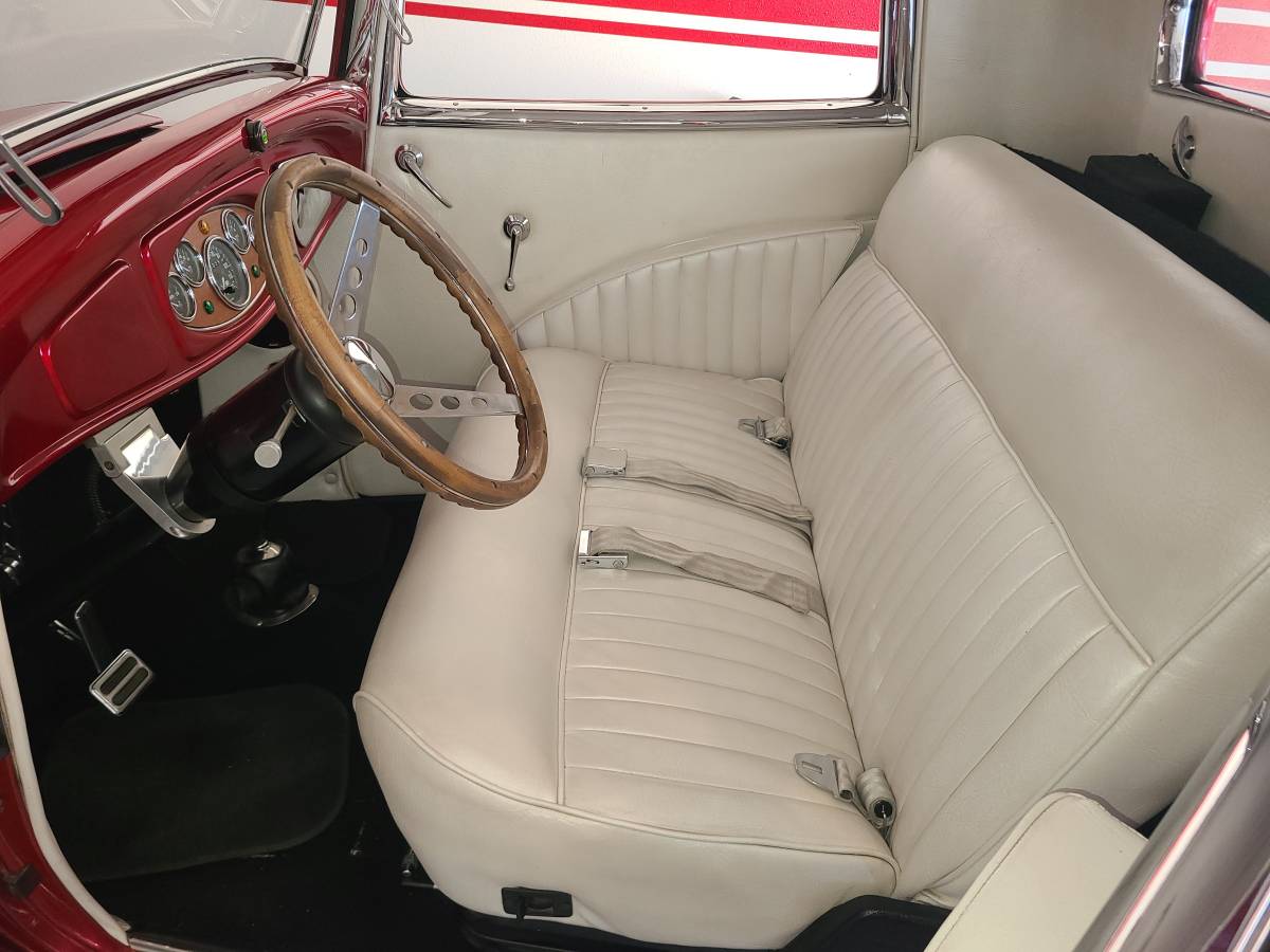 Ford-three-window-coupe-1932-red-39