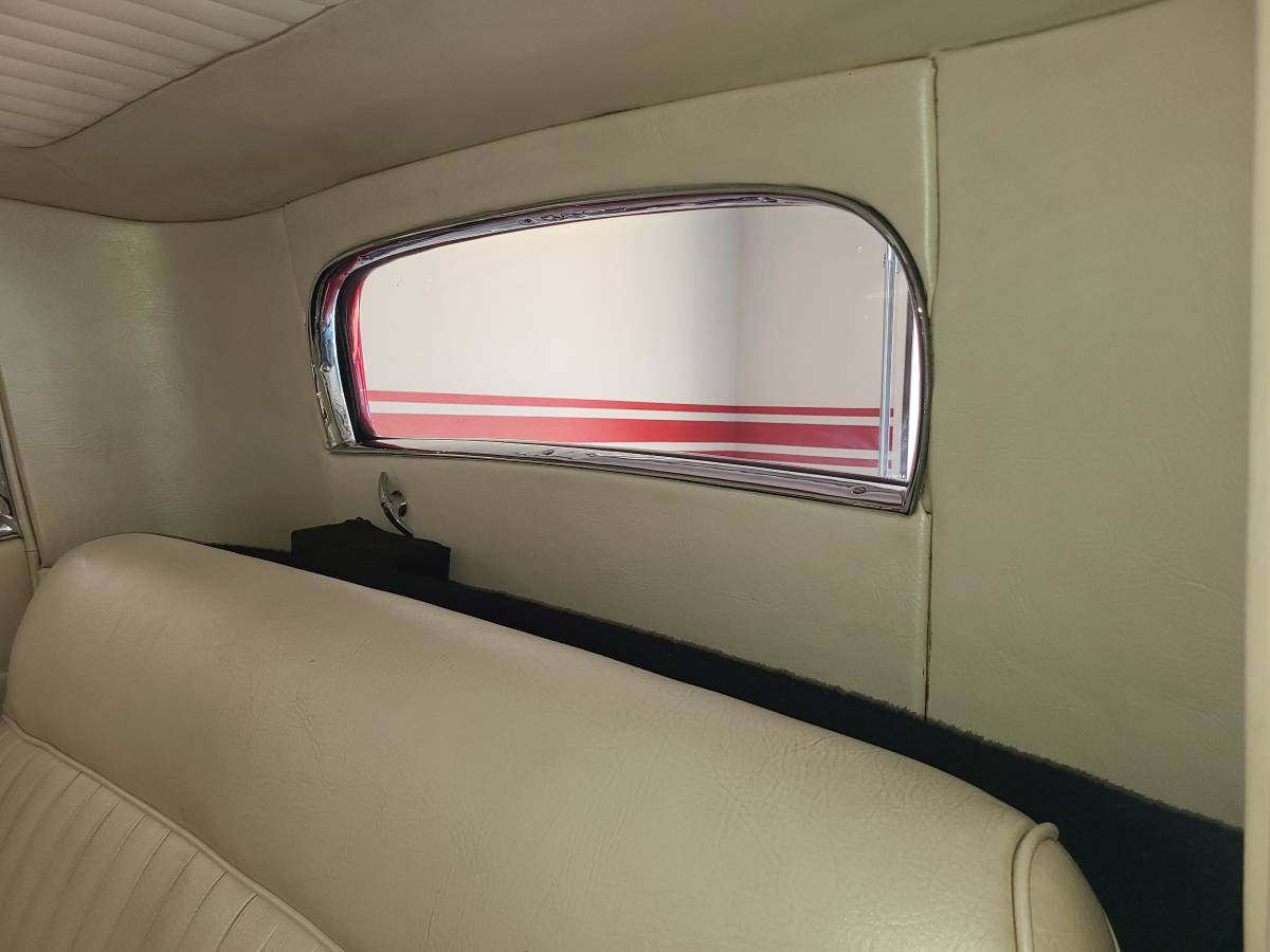 Ford-three-window-coupe-1932-red-41