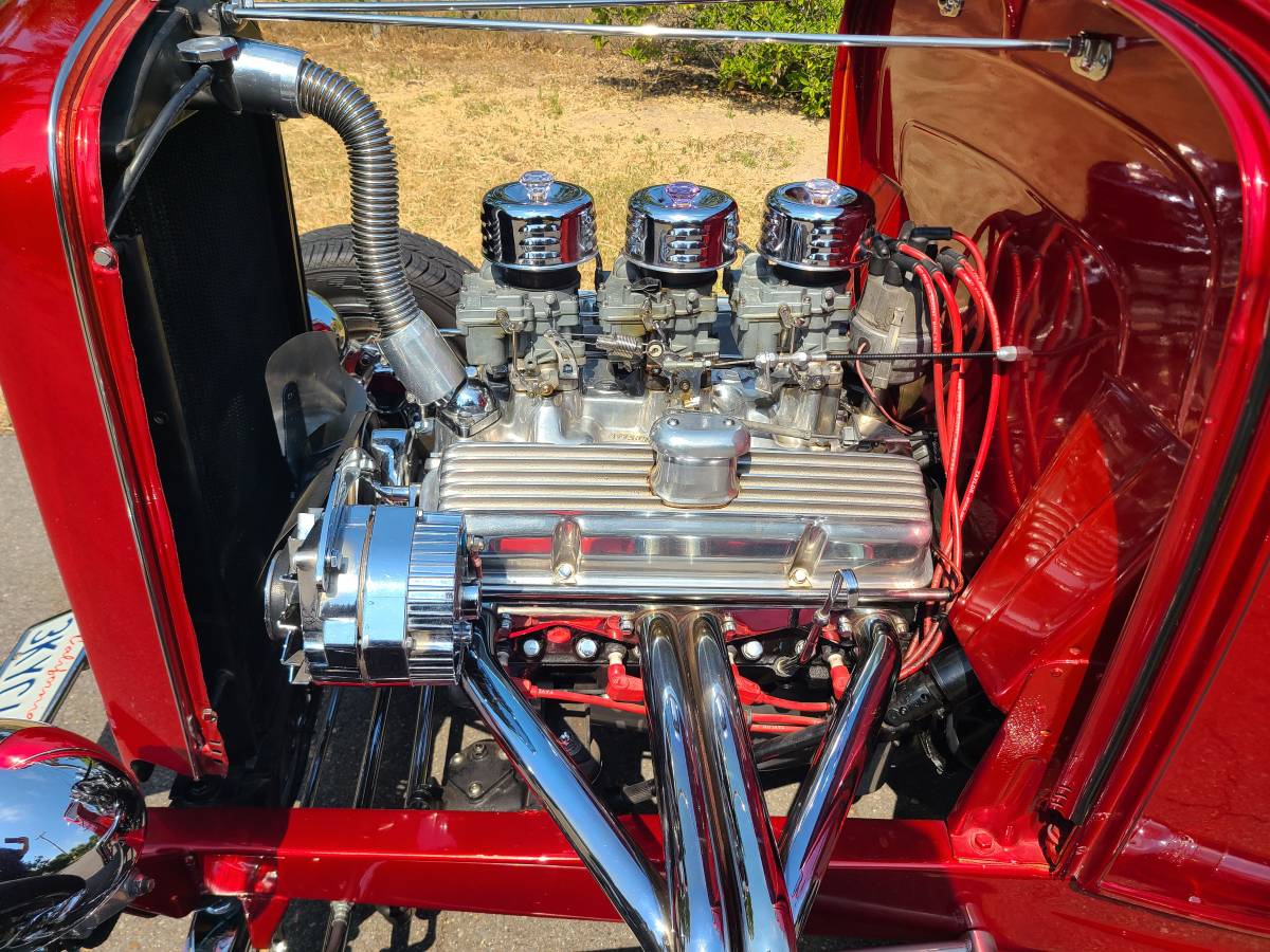 Ford-three-window-coupe-1932-red-45