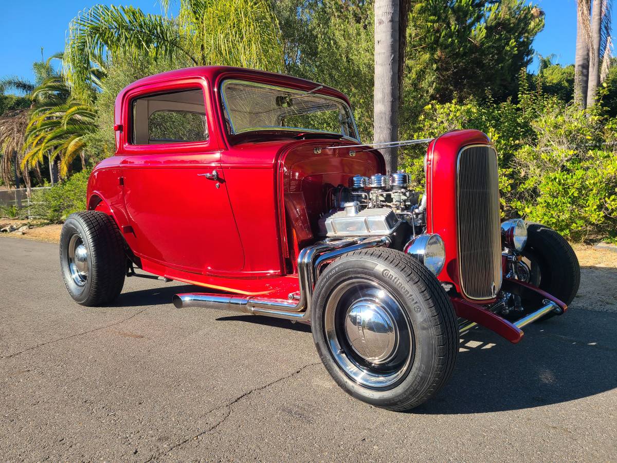 Ford-three-window-coupe-1932-red-5