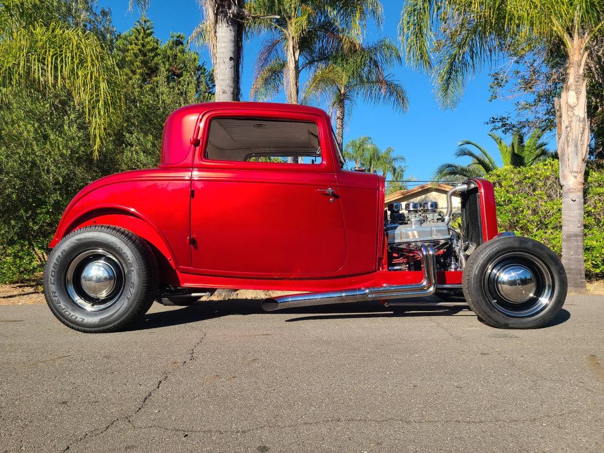Ford-three-window-coupe-1932-red-6