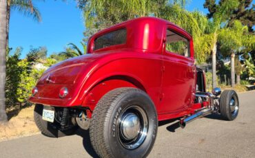 Ford-three-window-coupe-1932-red-7