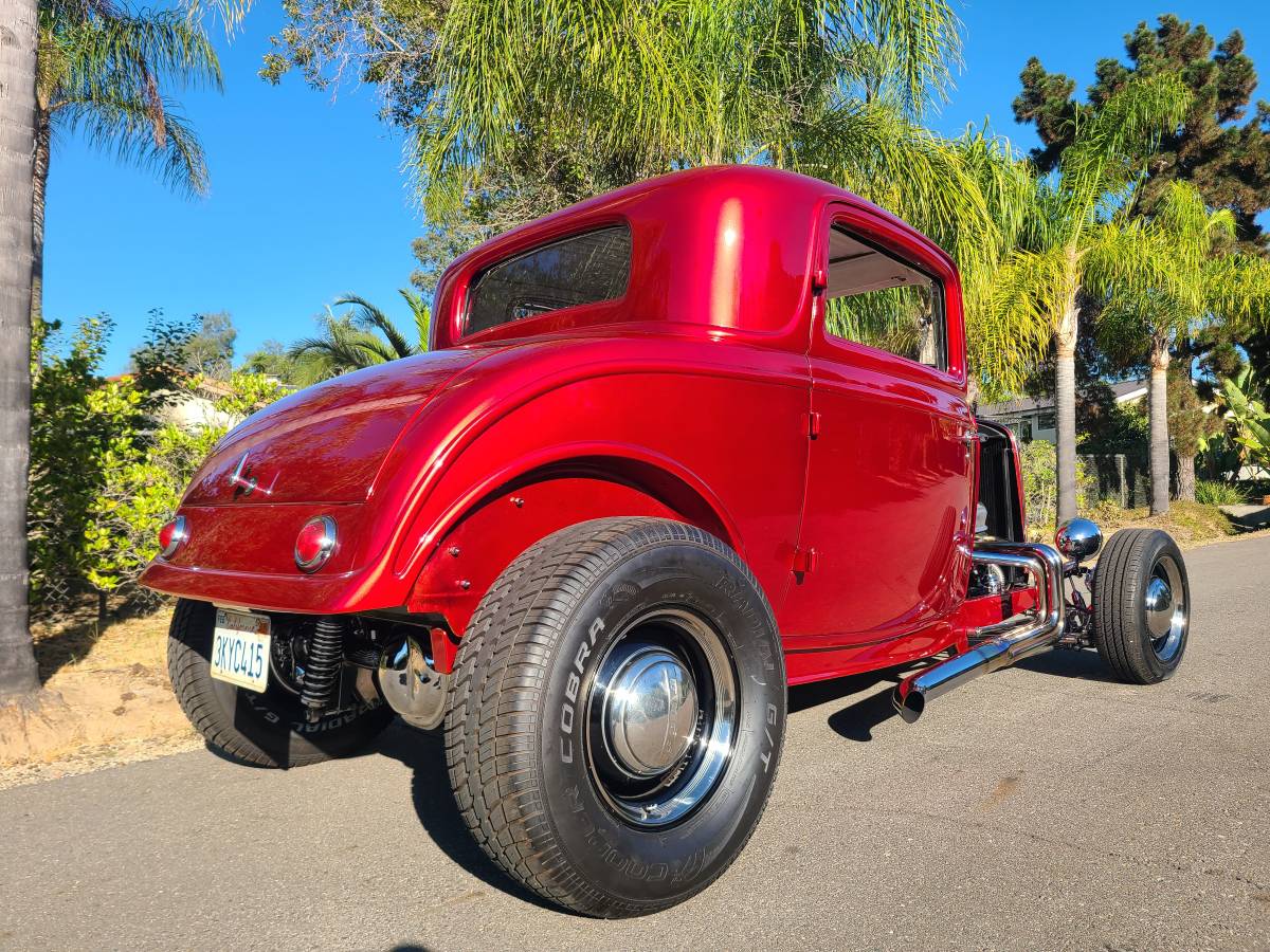 Ford-three-window-coupe-1932-red-7