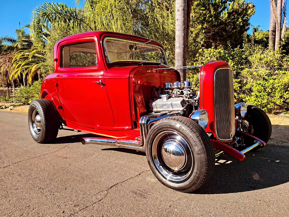 Ford-three-window-coupe-1932-red
