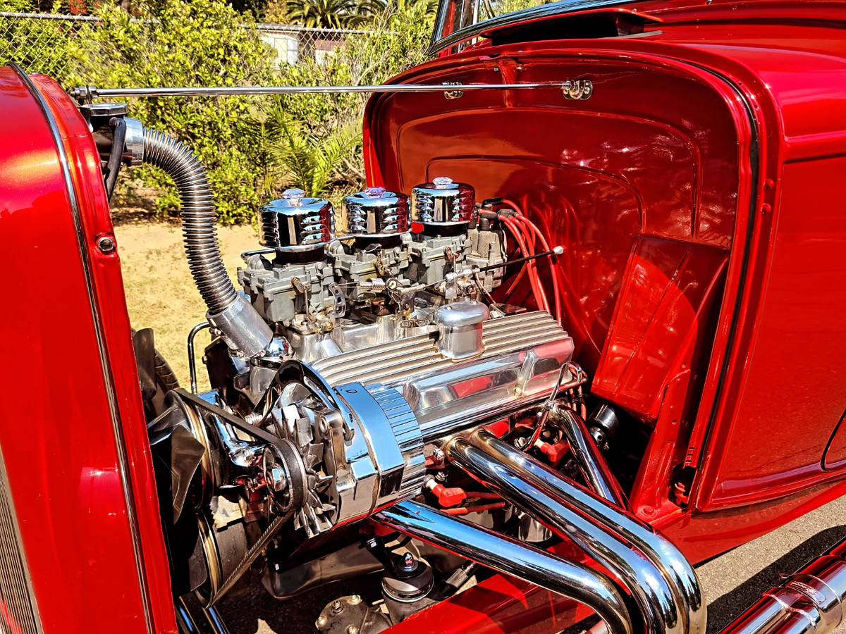 Ford-three-window-coupe-1932-red-8