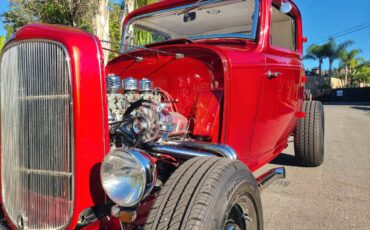 Ford-three-window-coupe-1932-red-9
