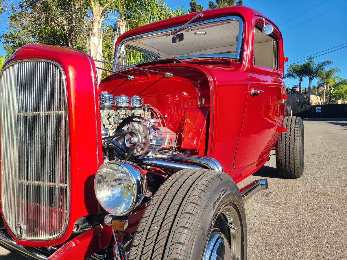 Ford-three-window-coupe-1932-red-9