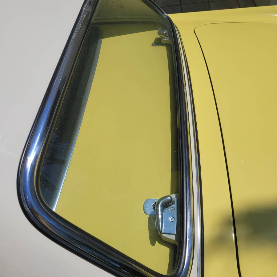 Ford-thunderbird-1956-yellow-19