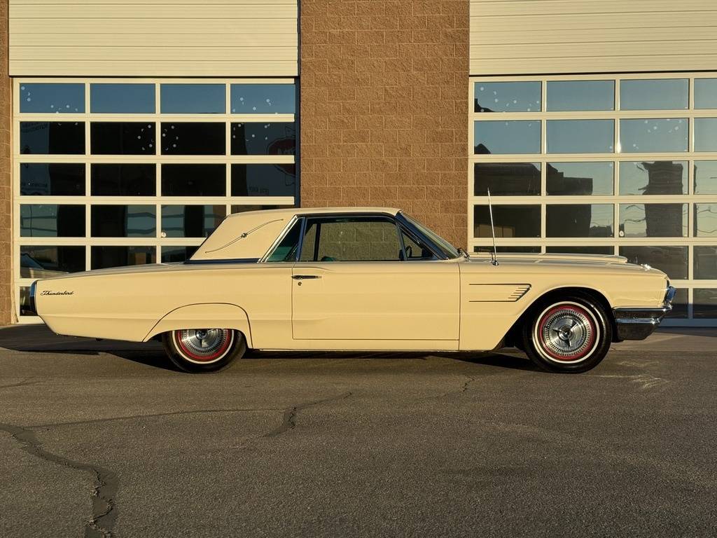 Ford-thunderbird-1965-white-1