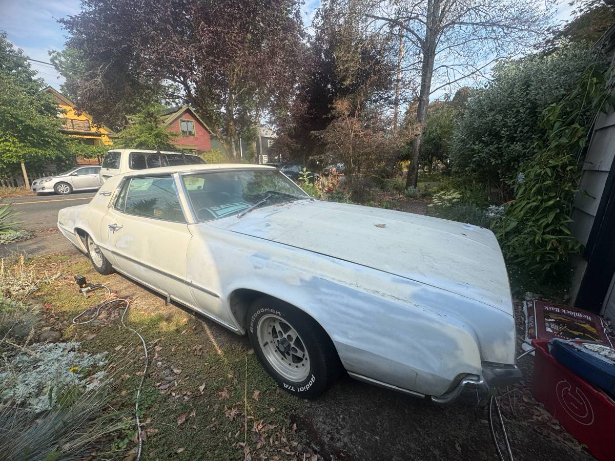 Ford-thunderbird-1967-white-3