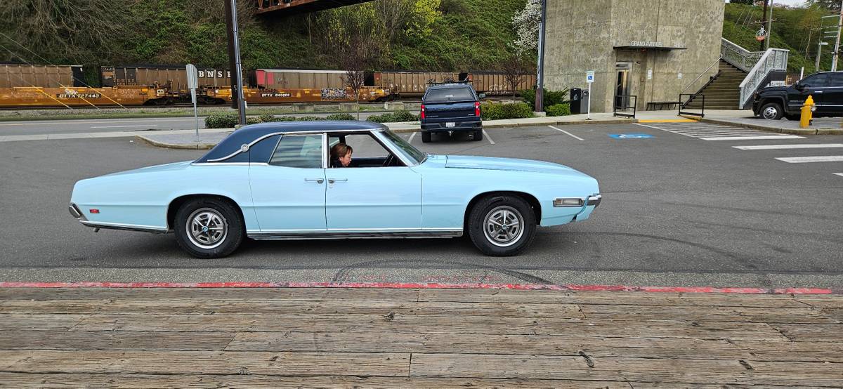 Ford-thunderbird-1969-blue-17