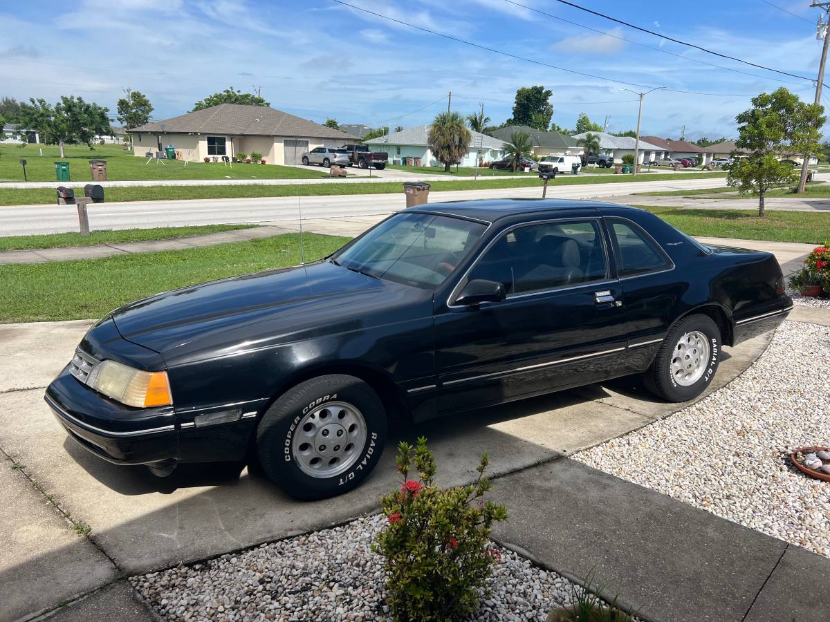 Ford-thunderbird-1988-black-2