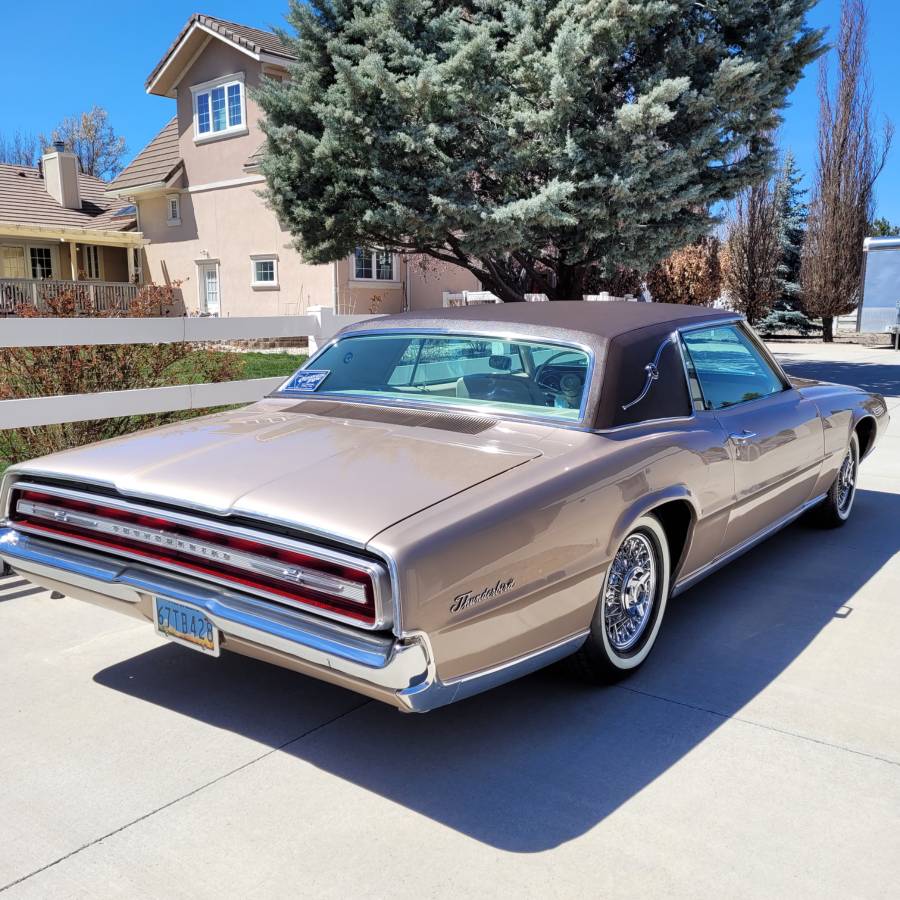 Ford-thunderbird-tudor-landau-1967-custom-11