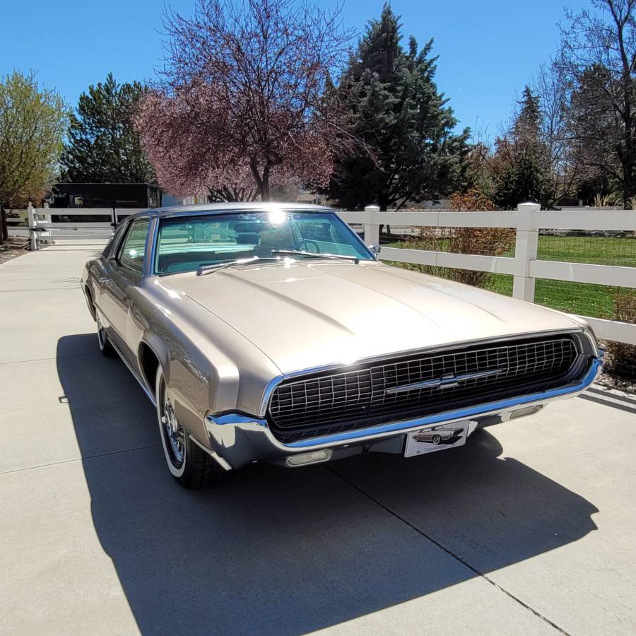 Ford-thunderbird-tudor-landau-1967-custom-13