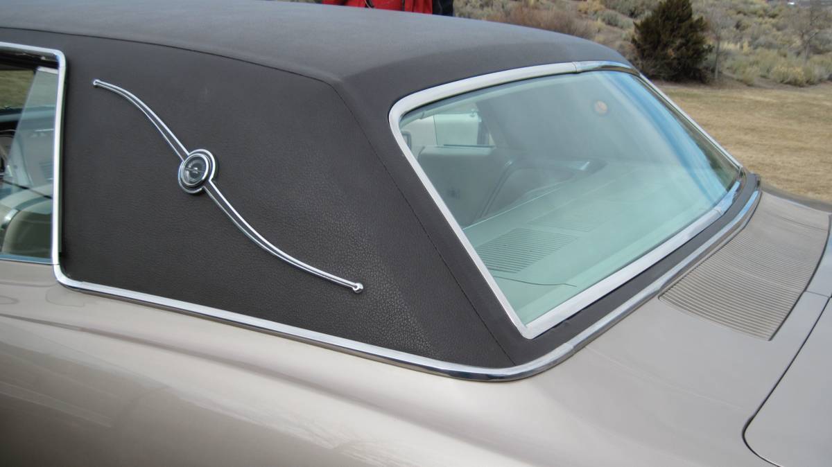 Ford-thunderbird-tudor-landau-1967-custom-21