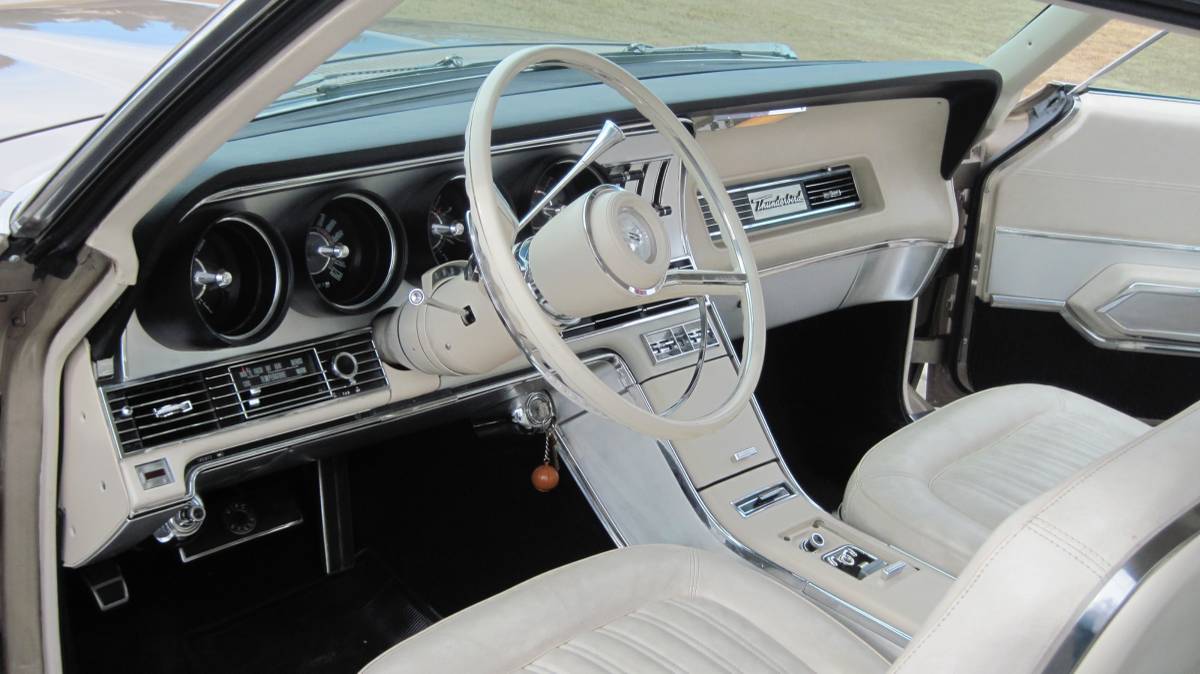 Ford-thunderbird-tudor-landau-1967-custom-22