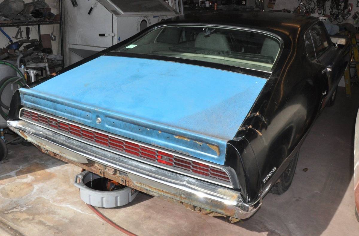 Ford-torino-gt-1970-black-5
