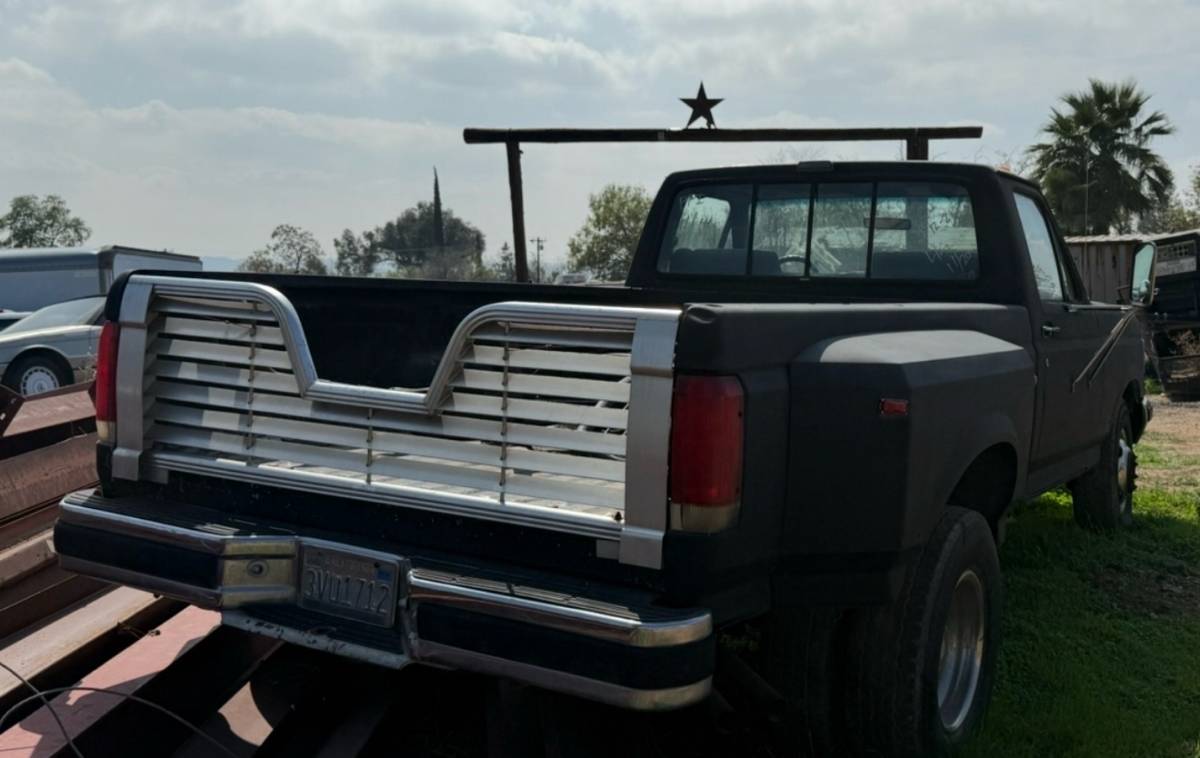 Ford-truck-1989-black-1