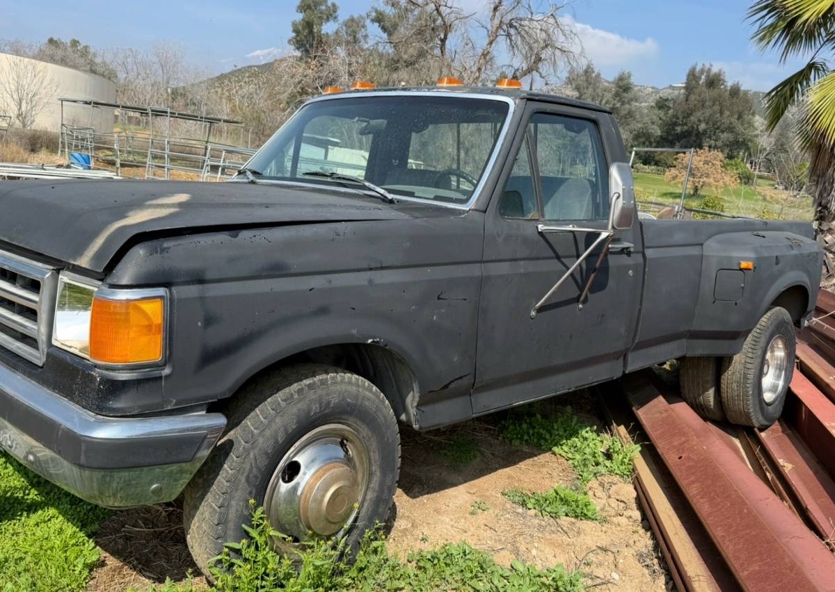 Ford-truck-1989-black-2