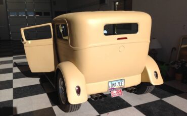 Ford-tudor-1929-yellow-9