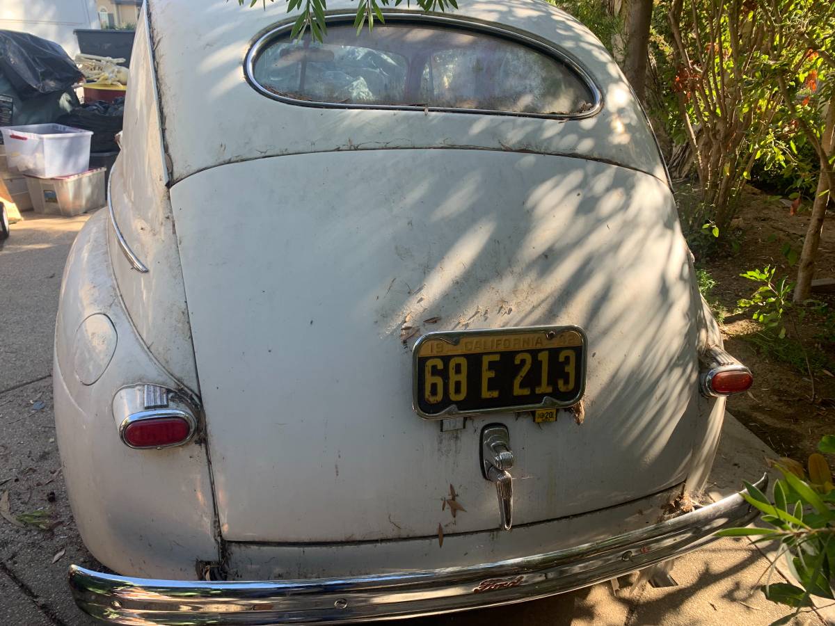 Ford-tudor-1942-white-1