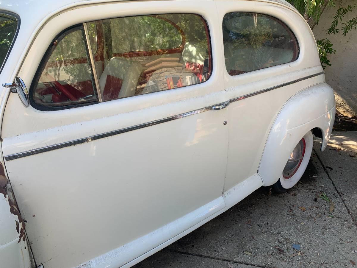 Ford-tudor-1942-white-2