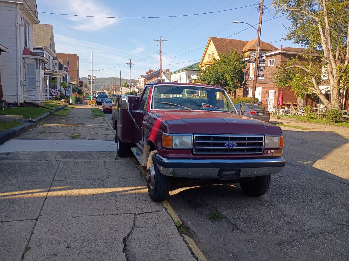 Ford-utility-1990-red-21