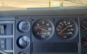 Freightliner-cascadia-125quot-sleeper-cab-diesel-1994-custom-4