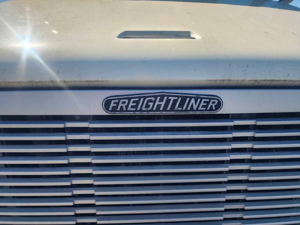 Freightliner-cascadia-125quot-sleeper-cab-diesel-1994-custom-8