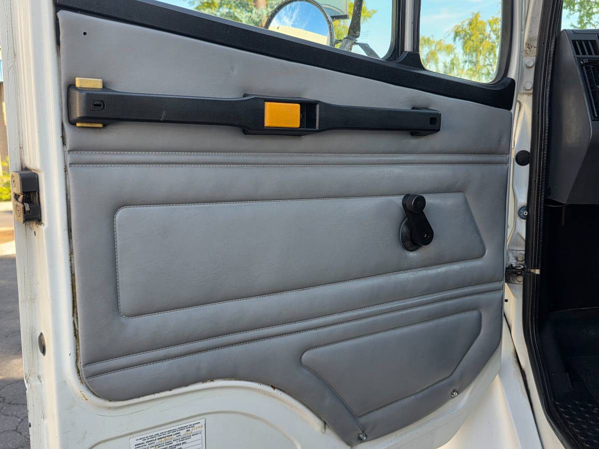 Freightliner-fl60-diesel-1992-white-14