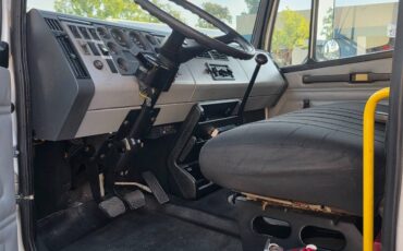 Freightliner-fl60-diesel-1992-white-15