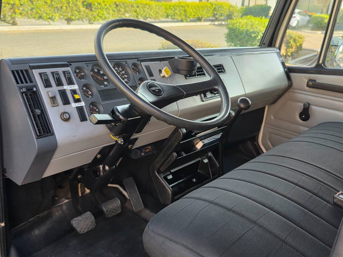 Freightliner-fl60-diesel-1992-white-16