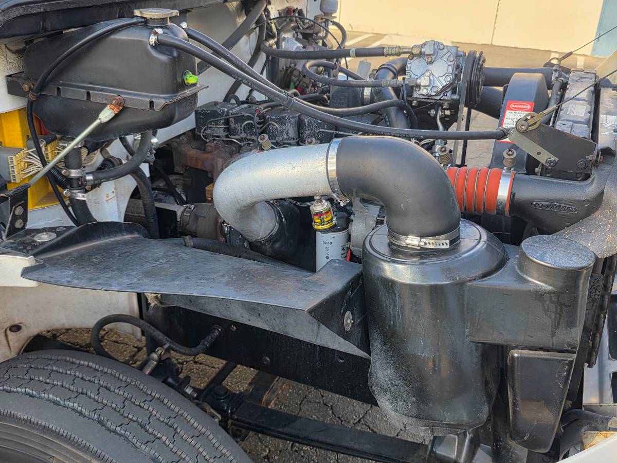 Freightliner-fl60-diesel-1992-white-19