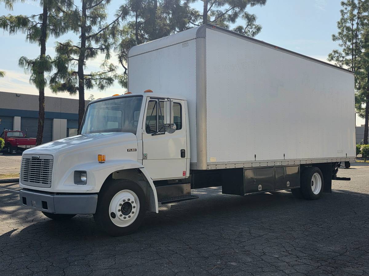 Freightliner-fl60-diesel-1992-white-21