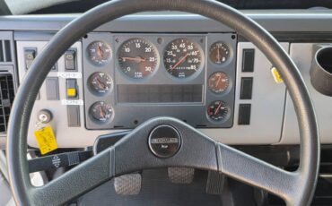 Freightliner-fl60-diesel-1992-white-23