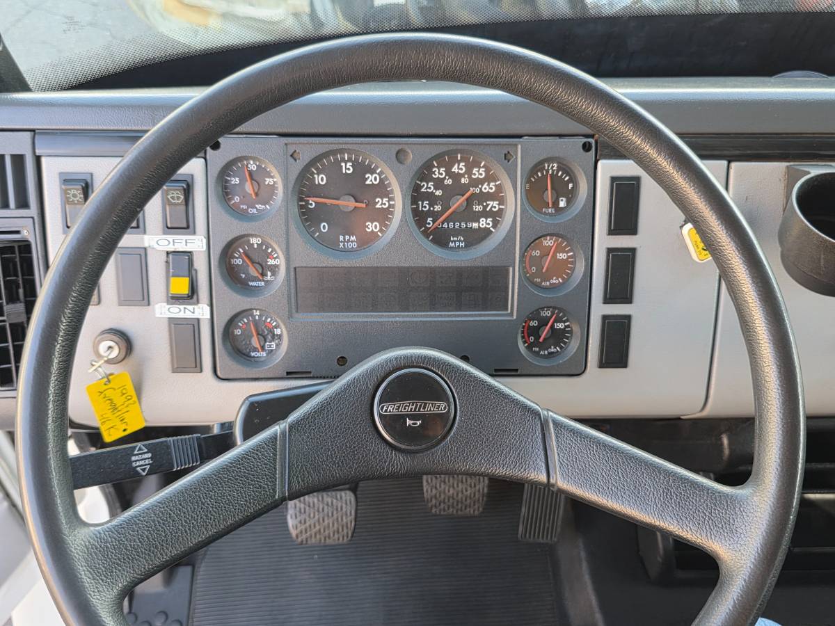 Freightliner-fl60-diesel-1992-white-23