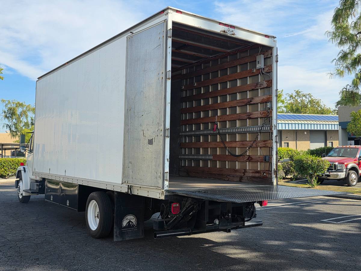 Freightliner-fl60-diesel-1992-white-6