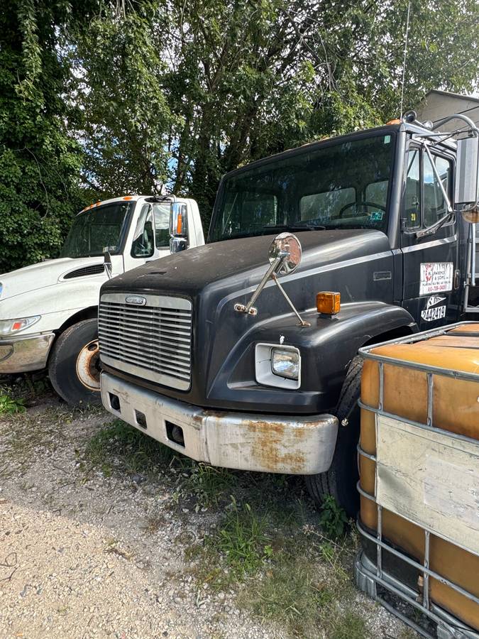Frieghtliner-diesel-1991-black