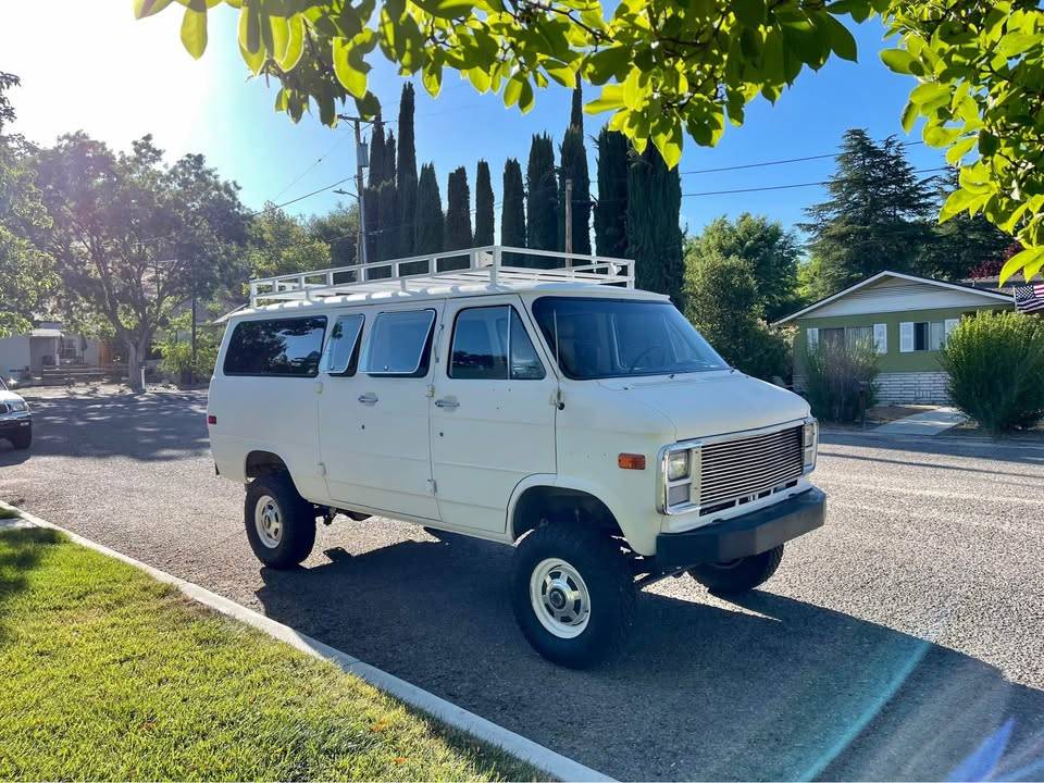 G30-chevy-sportswagon-1986-white-2