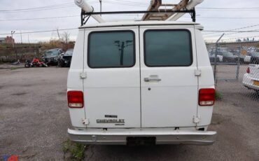G30-chevy-van-1991-white-2